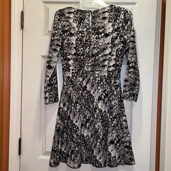 REISS Heidi Snake Print Flared Dress - Picture 10 of 10